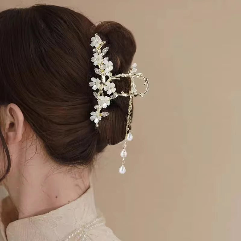 New Pearl Flower Tassel Hair Claw Clip Girl Retro Ponytail Hair Clip Shark Clip Korean Exquisite Women Hair Accessories